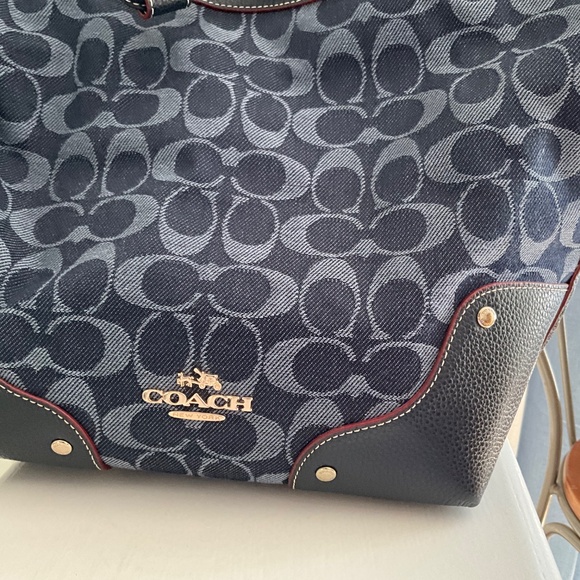 Brand new with tags coach bucket bag. - Picture 5 of 11